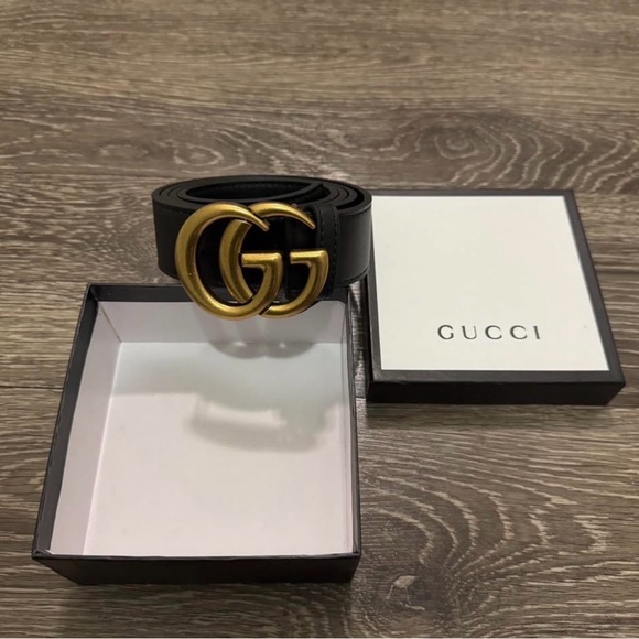 Gucci Black Leather Belt with Gold GG Emblem - Picture 1 of 3